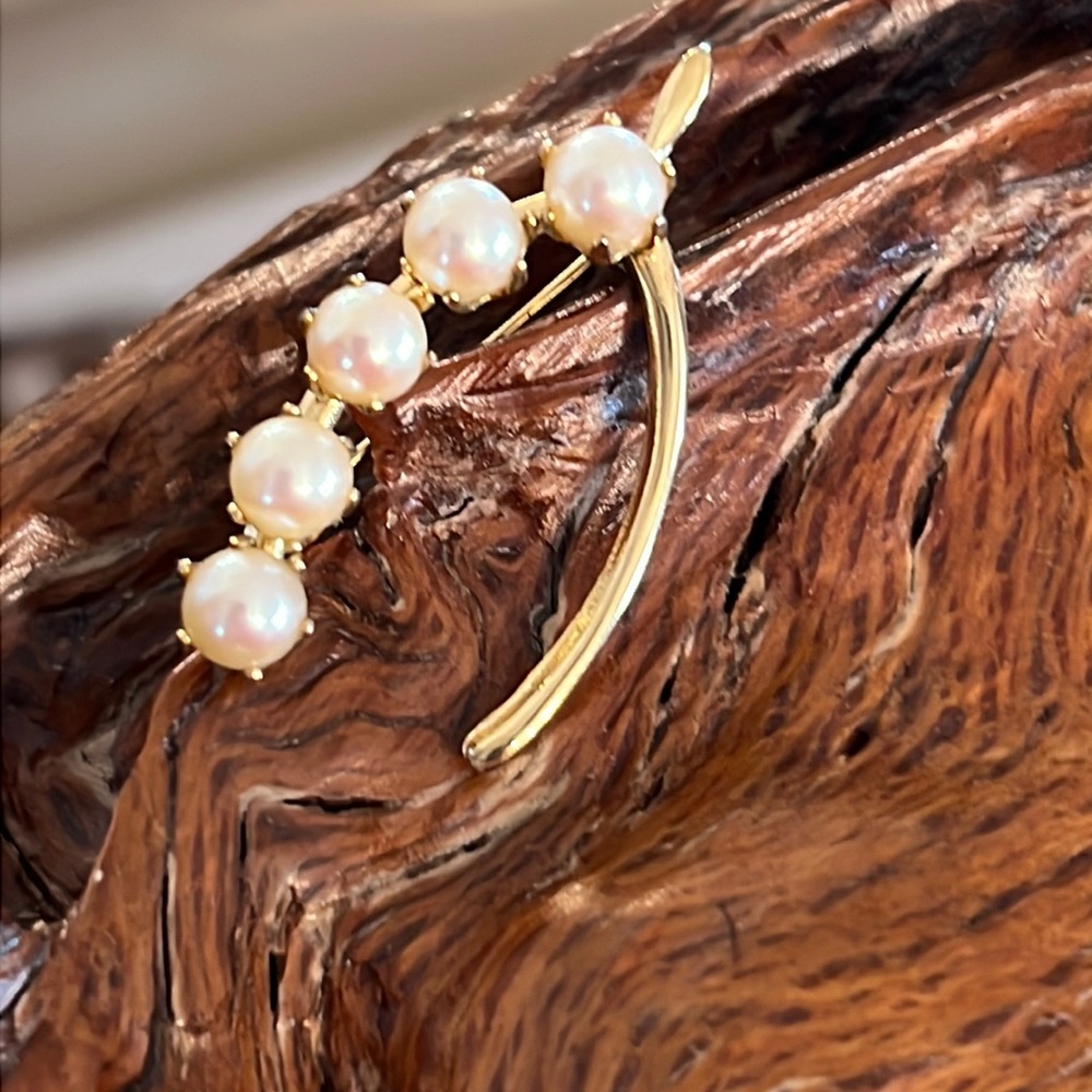 Vintage Gold Tone and Pearl Wishbone Brooch EEEUC